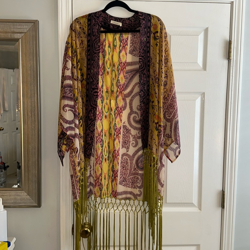 Gorgeous design Shaw with fringe detail